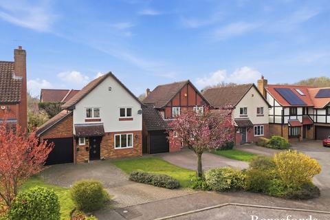4 bed property, in Hedgelands, £500,000