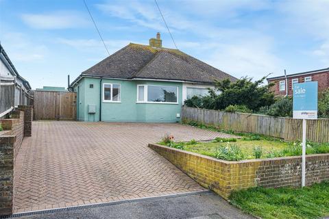 2 bed property, in Fairlight Avenue, £350,000