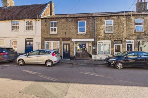 3 bed property, in Bridge Street, £200,000