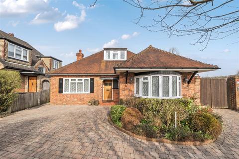 5 bed property, in Tattenham Way, £845,000