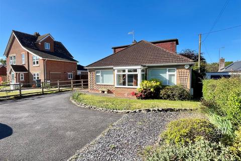 3 bed property, in Southampton Road, £450,000
