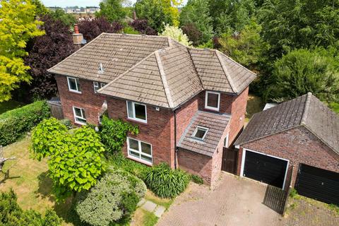 4 bed property, in Rampton Drift, £595,000