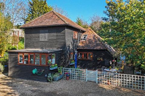 3 bed property, in New Barn, £550,000