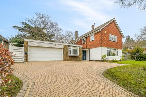 4 bed property, in Alleyn Park, £2,350,000