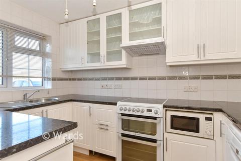 2 bed property, in Nelson Road, £300,000