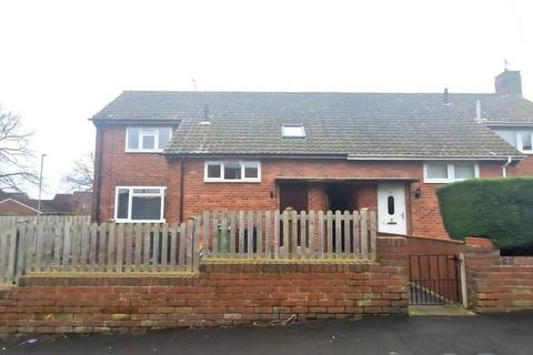 3 bed property, in Pinewood Gardens, £160,000