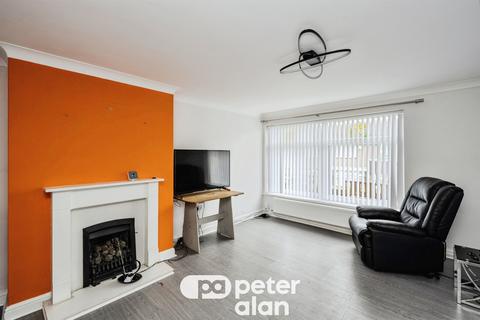 2 bed property, in Caeconna Road, £100,000