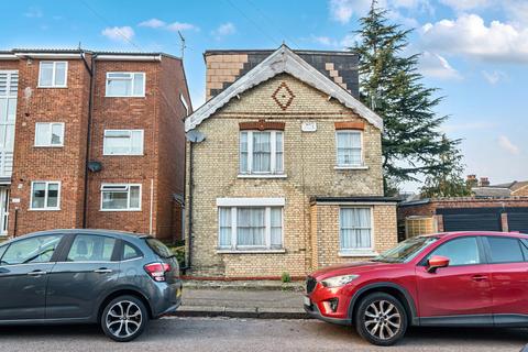 4 bed property, in Hexham Road, £900,000