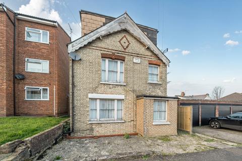 4 bed property, in Hexham Road, £900,000