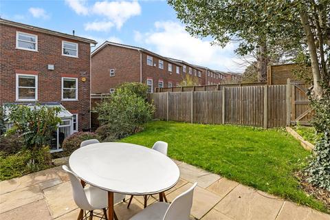 4 bed property, in Pine Grove, £1,600,000