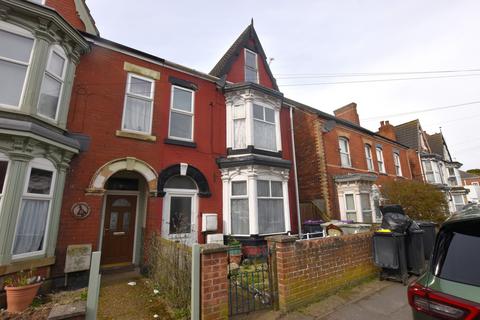 7 bed property, in Waterloo Road, £179,000