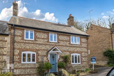 2 bed property, in Manor Lane, £480,000