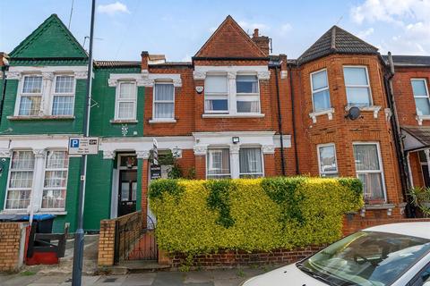 3 bed property, in Larch Road, £750,000