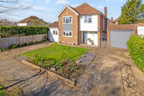 4 bed property, in Nonsuch Court Avenue, £900,000