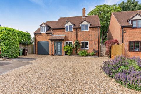 5 bed property, in Stadhampton, £694,950