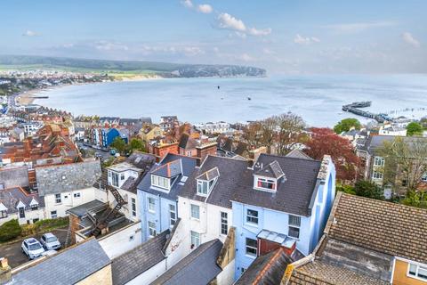 2 bed property, in 56 Park Road, £249,950
