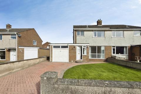 3 bed property, in Springfields, £200,000