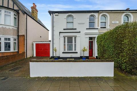3 bed property, in Johnson Road, £600,000