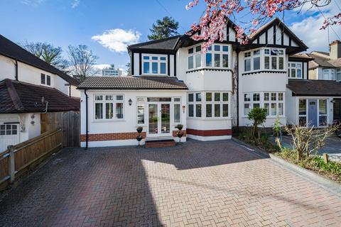 3 bed property, in Rafford Way, £950,000