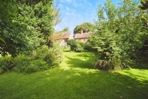 4 bed property, in Penn Lane, £1,000,000