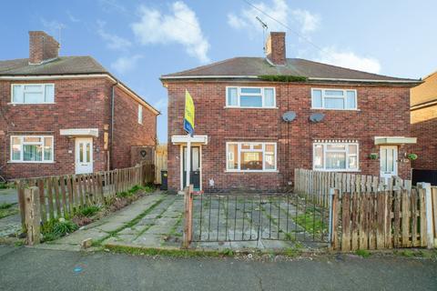2 bed property, in Alexandra Street, £120,000
