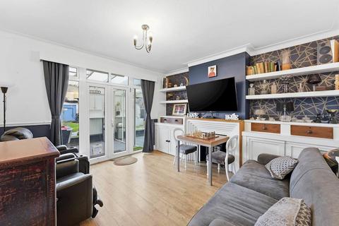 5 bed property, in Tolworth Rise North, £945,000