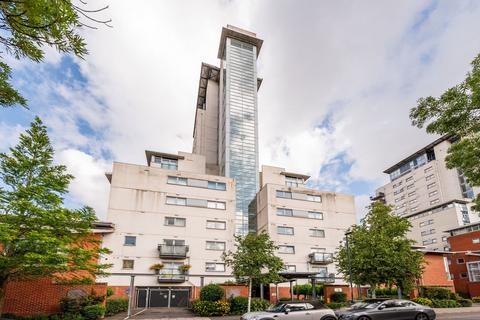 2 bed property, in Sark Tower, £260,000