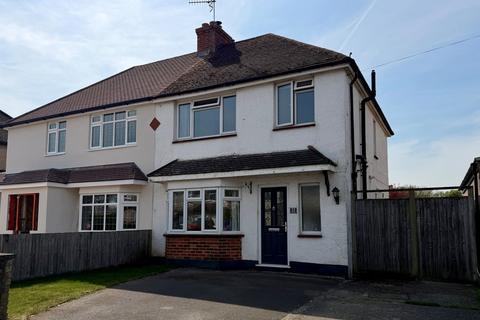 3 bed property, in Glenfield Road, £625,000