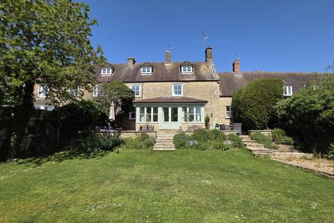 4 bed property, in Wrightons Hill, £775,000