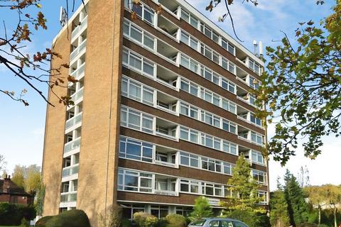 2 bed property, in Endwood Court, £70,000