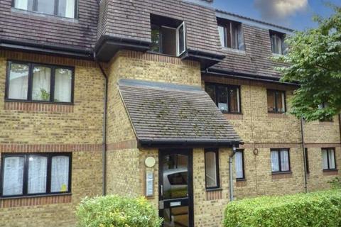 1 bed property, in Southwold Road, £170,000