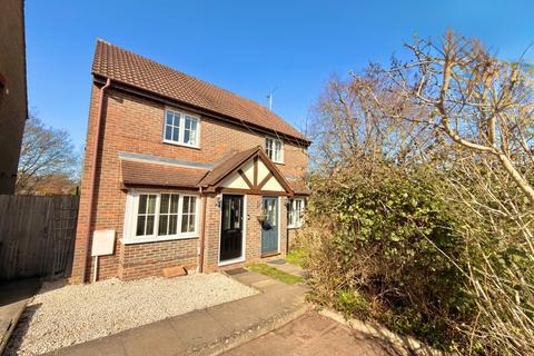 2 bed property, in Redwing Grove, £440,000