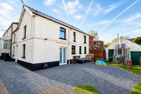3 bed property, in Clarence Street, £285,000