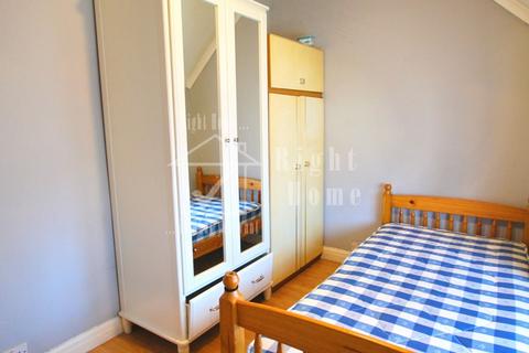 3 bed property, in Queensbury Road, £590,000