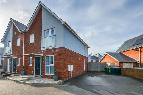 3 bed property, in Cornflower Crescent, £350,000