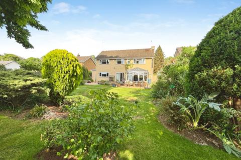 4 bed property, in The Avenue, £1,100,000