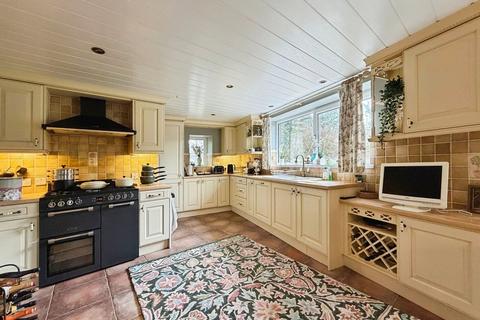 5 bed property, in Far Boot, £700,000