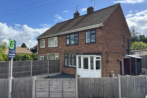 3 bed property, in Kirkstone Close, £290,000
