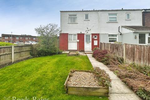 3 bed property, in Standish Court, £100,000