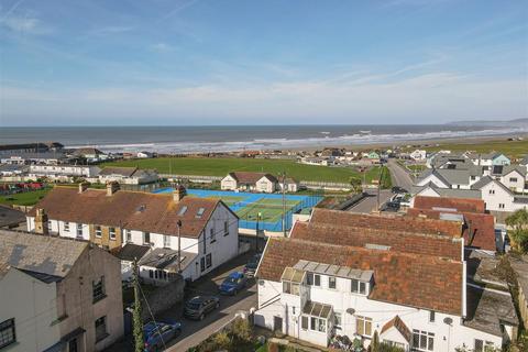 2 bed property, in Avon Lane, £250,000