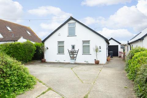 3 bed property, in Maydowns Road, £475,000