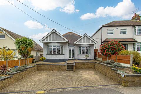2 bed property, in Daws Heath, £500,000
