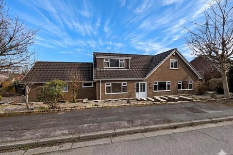 5 bed property, in Manor Road, £440,000