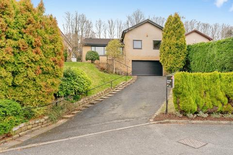 3 bed property, in Broad Ing Close, £345,000