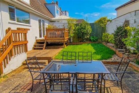 3 bed property, in St. Davids Close, £360,000