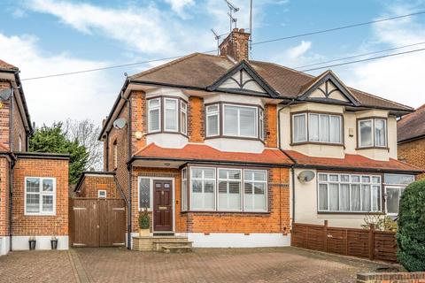 3 bed property, in Chanctonbury Way, £995,000