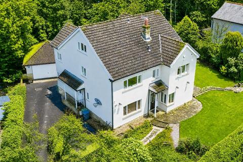 6 bed property, in Ghyll Wood Drive, £800,000