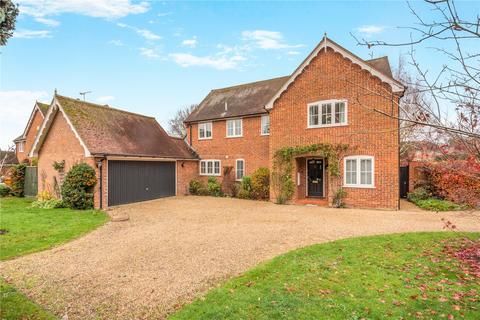 4 bed property, in Heathfields, £895,000