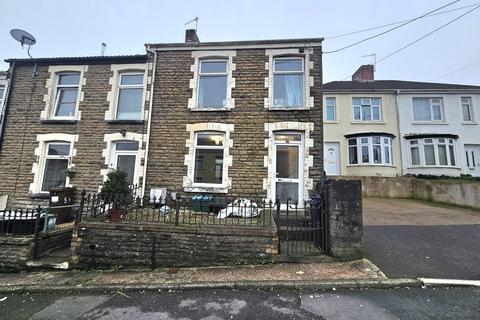 2 bed property, in Bethlehem Road, £99,950