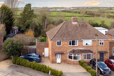 3 bed property, in Pevrel Place, £260,000